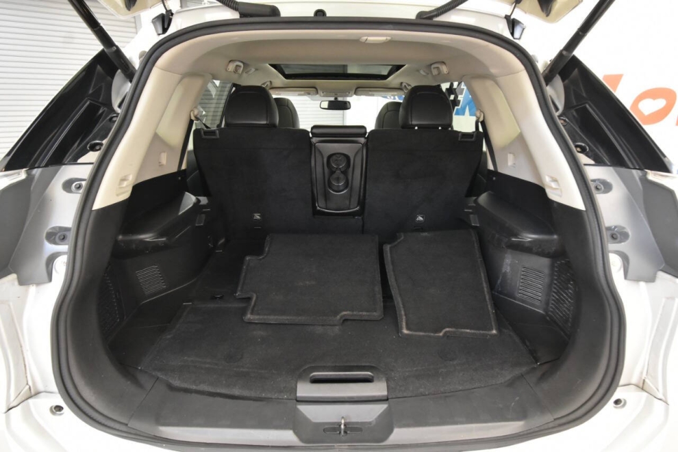 2016 Nissan Rogue SL, Silver, Mileage: 61,947 - photo 31