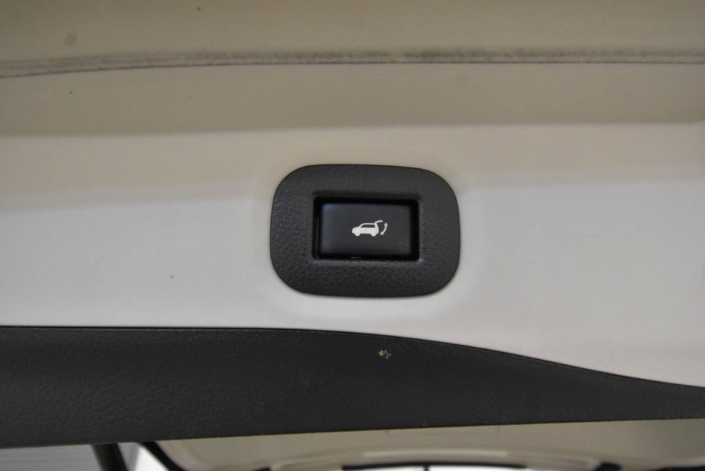 2016 Nissan Rogue SL, Silver, Mileage: 61,947 - photo 32