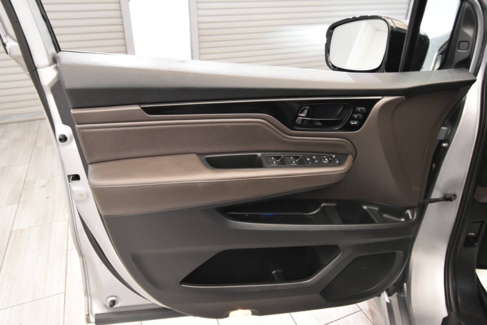 2022 Honda Odyssey Elite 4dr Mini Van, Silver, Mileage: 53,428 - photo 12