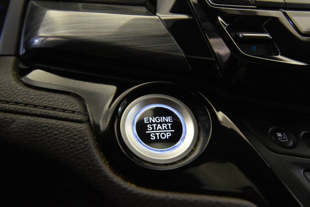 2022 Honda Odyssey Elite 4dr Mini Van, Silver, Mileage: 53,428 - photo 21