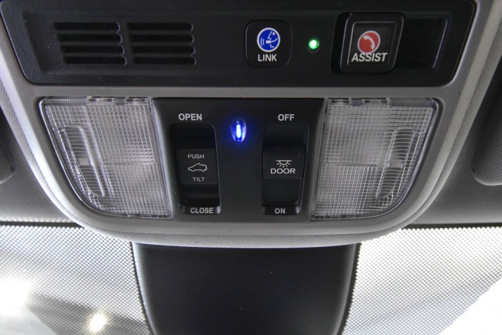 2022 Honda Odyssey Elite 4dr Mini Van, Silver, Mileage: 53,428 - photo 32