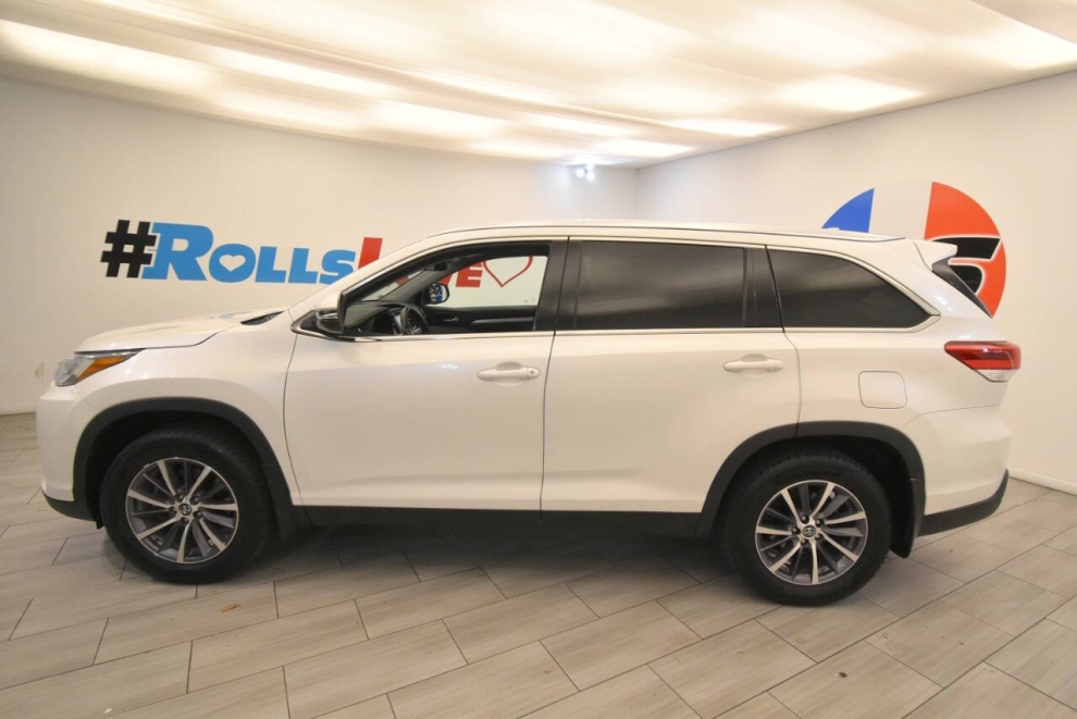 2019 Toyota Highlander XLE, White, Mileage: 105,052 - photo 1