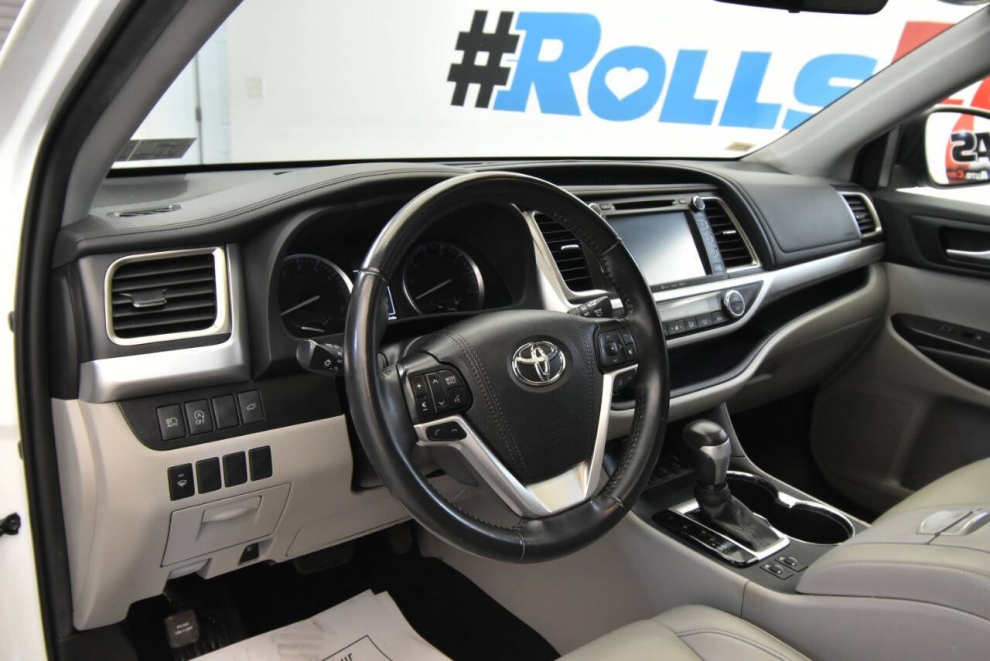 2019 Toyota Highlander XLE, White, Mileage: 105,052 - photo 10