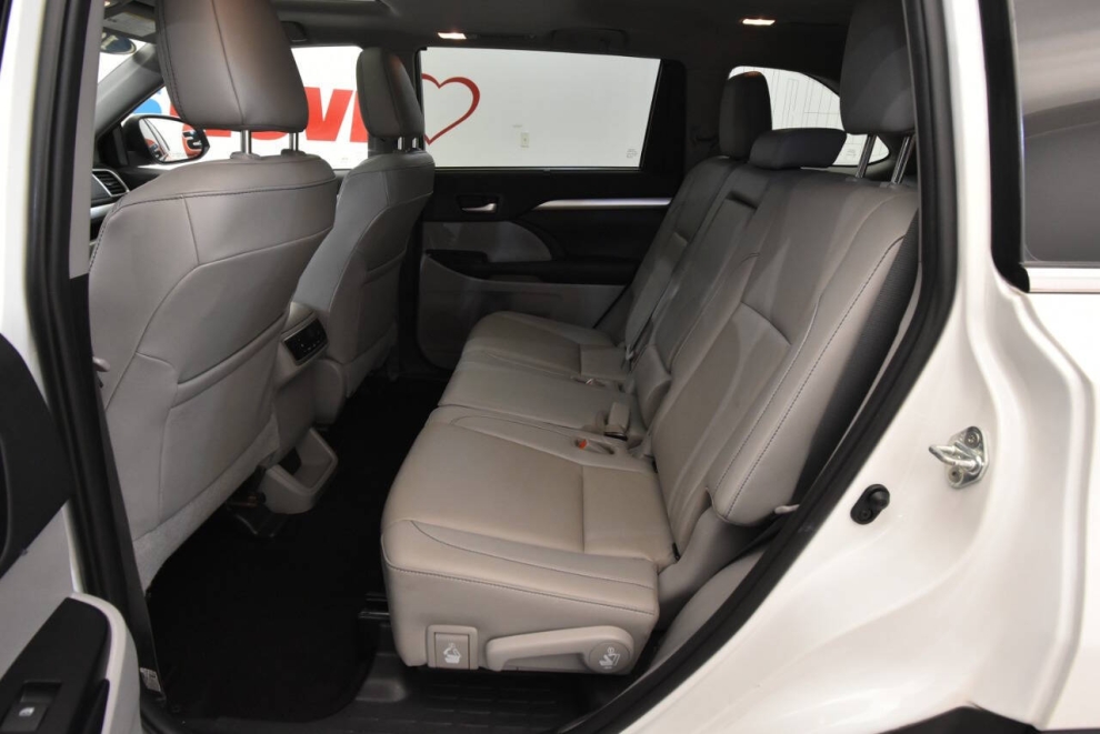 2019 Toyota Highlander XLE, White, Mileage: 105,052 - photo 12
