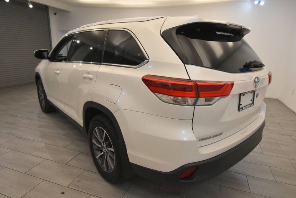 2019 Toyota Highlander XLE, White, Mileage: 105,052 - photo 2