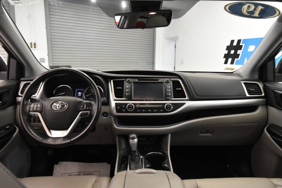 2019 Toyota Highlander XLE, White, Mileage: 105,052 - photo 20