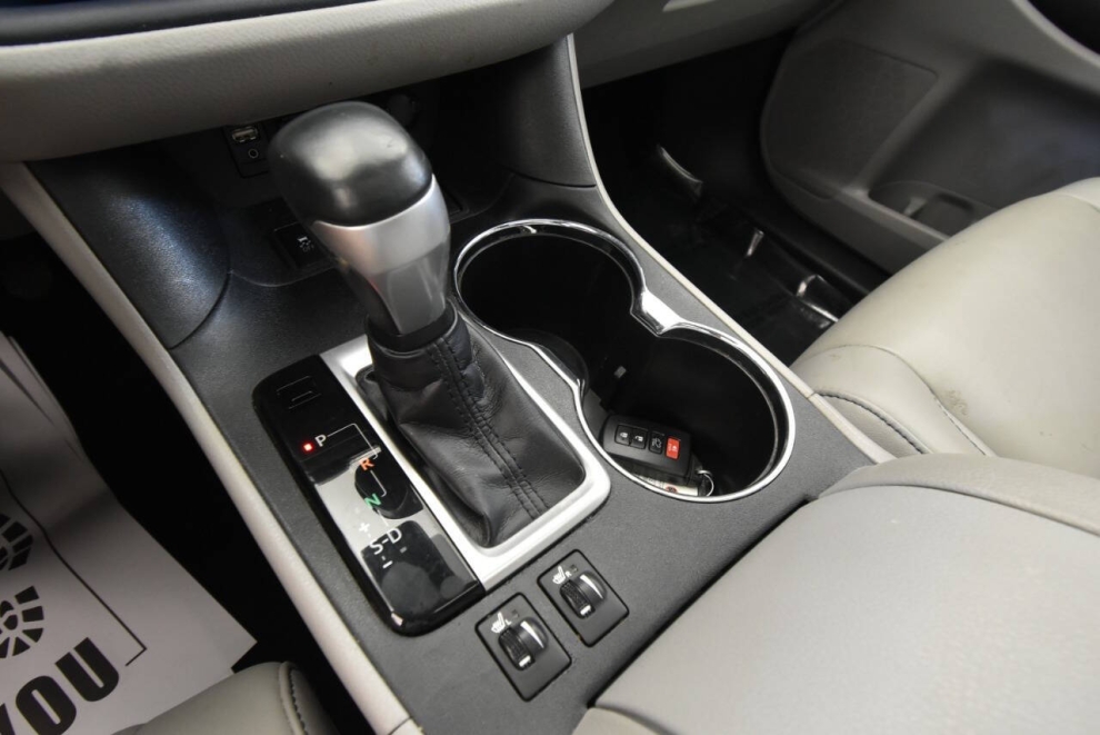 2019 Toyota Highlander XLE, White, Mileage: 105,052 - photo 22