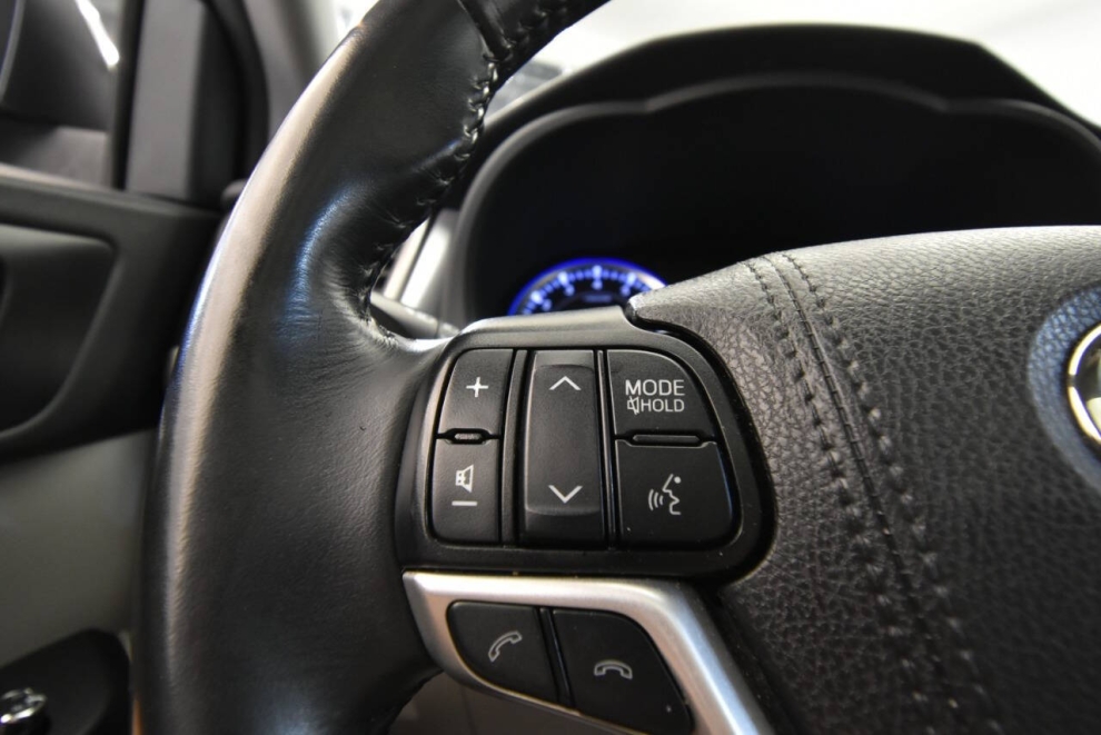 2019 Toyota Highlander XLE, White, Mileage: 105,052 - photo 27