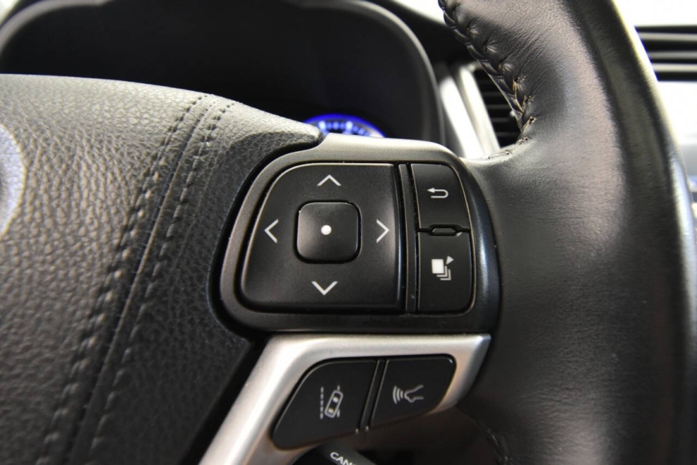 2019 Toyota Highlander XLE, White, Mileage: 105,052 - photo 28