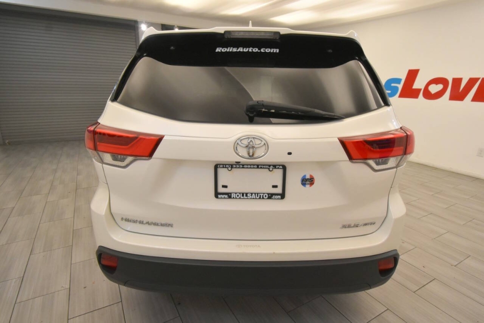 2019 Toyota Highlander XLE, White, Mileage: 105,052 - photo 3