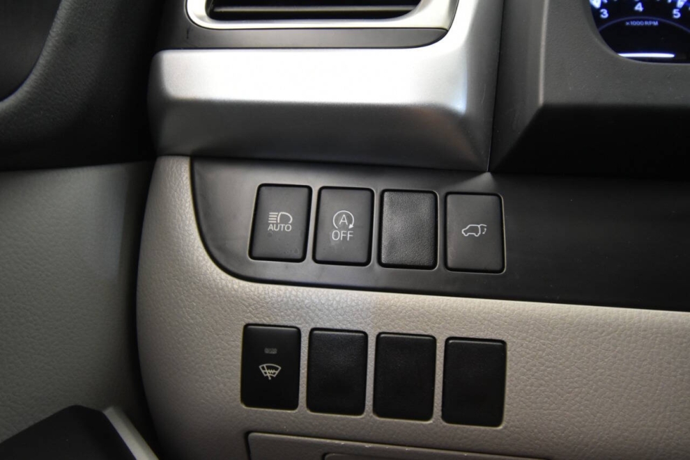 2019 Toyota Highlander XLE, White, Mileage: 105,052 - photo 30