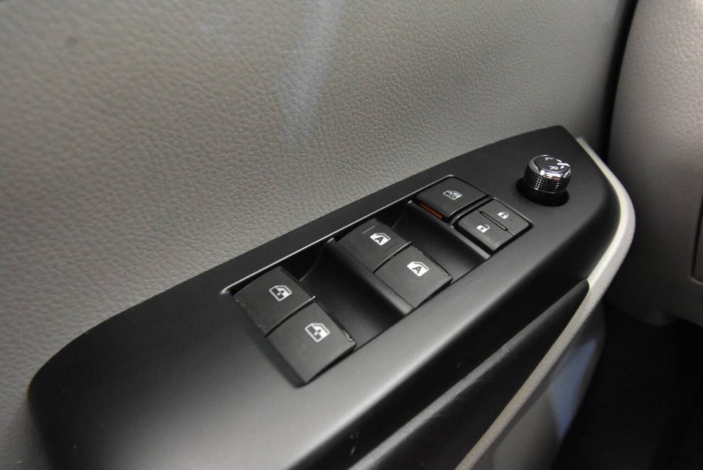 2019 Toyota Highlander XLE, White, Mileage: 105,052 - photo 31