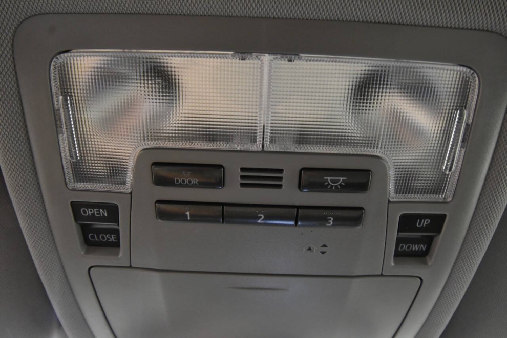 2019 Toyota Highlander XLE, White, Mileage: 105,052 - photo 32