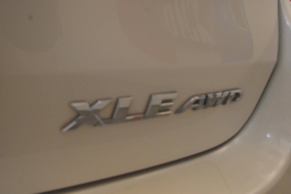 2019 Toyota Highlander XLE, White, Mileage: 105,052 - photo 34