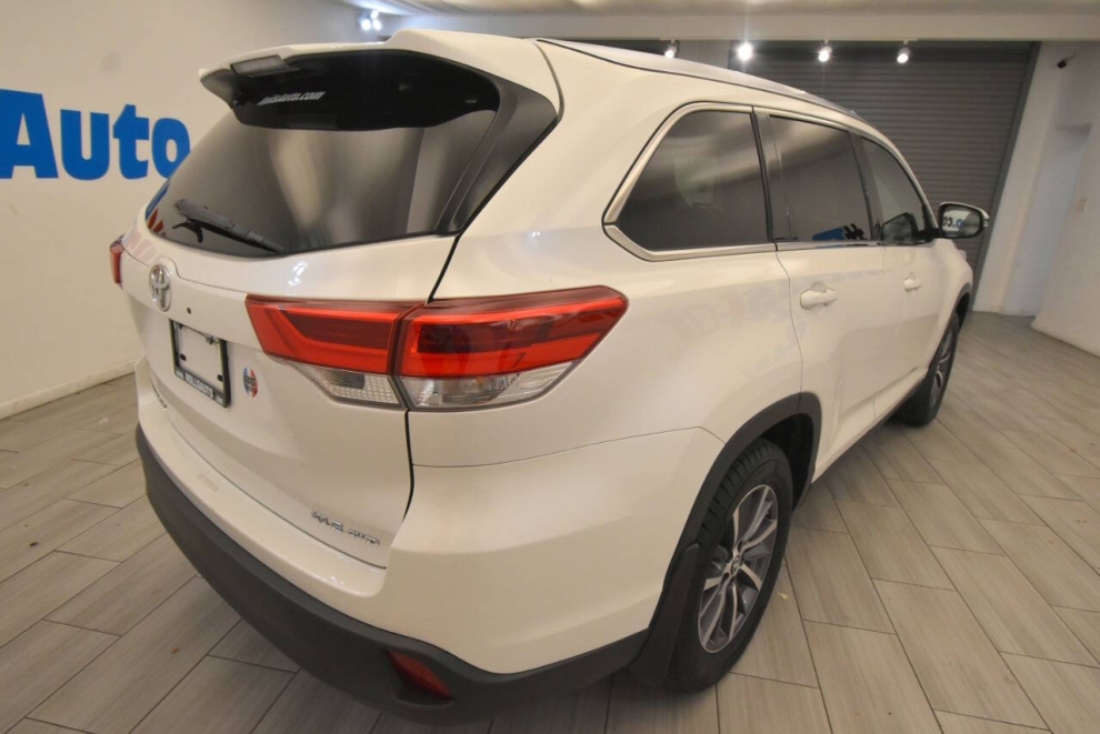 2019 Toyota Highlander XLE, White, Mileage: 105,052 - photo 4