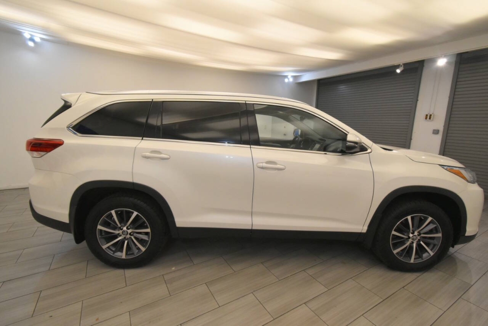2019 Toyota Highlander XLE, White, Mileage: 105,052 - photo 5
