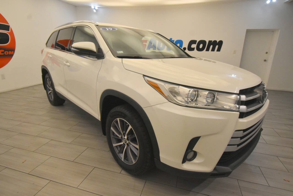 2019 Toyota Highlander XLE, White, Mileage: 105,052 - photo 6