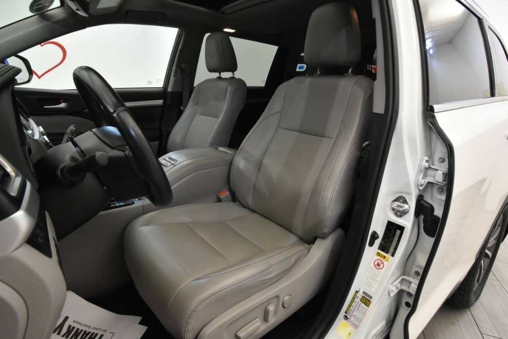 2019 Toyota Highlander XLE, White, Mileage: 105,052 - photo 9