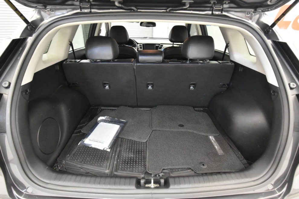 2019 Kia Niro S Touring, Gray, Mileage: 79,040 - photo 31