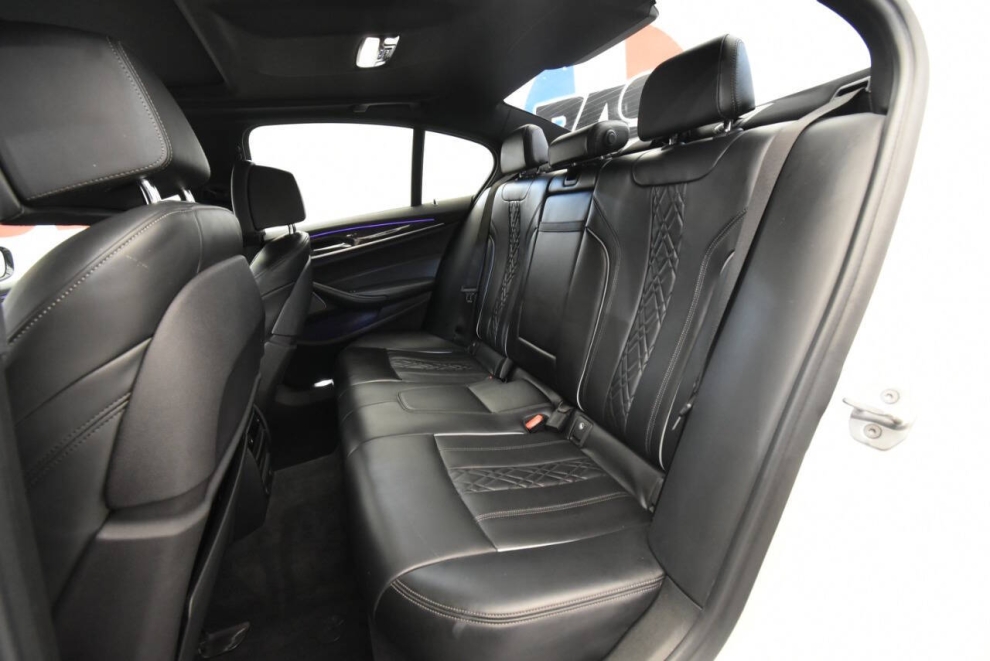 2018 BMW 5 Series M550i xDrive AWD 4dr Sedan, White, Mileage: 43,903 - photo 10