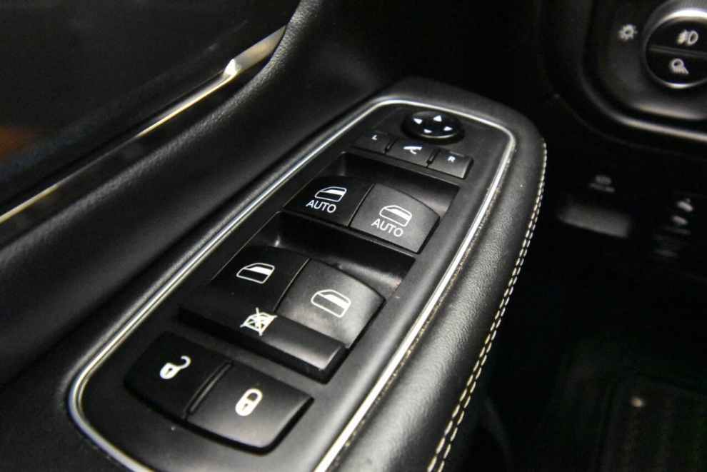 2019 RAM 1500 Limited 4x4 4dr Crew Cab 5.6 ft. SB Pickup, Gray, Mileage: 12,871 - photo 27