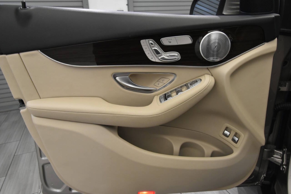 2019 Mercedes-Benz GLC GLC 350e 4MATIC AWD 4dr SUV, Gold, Mileage: 36,690 - photo 12