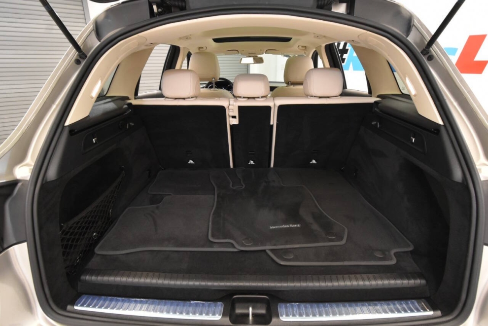 2019 Mercedes-Benz GLC GLC 350e 4MATIC AWD 4dr SUV, Gold, Mileage: 36,690 - photo 31