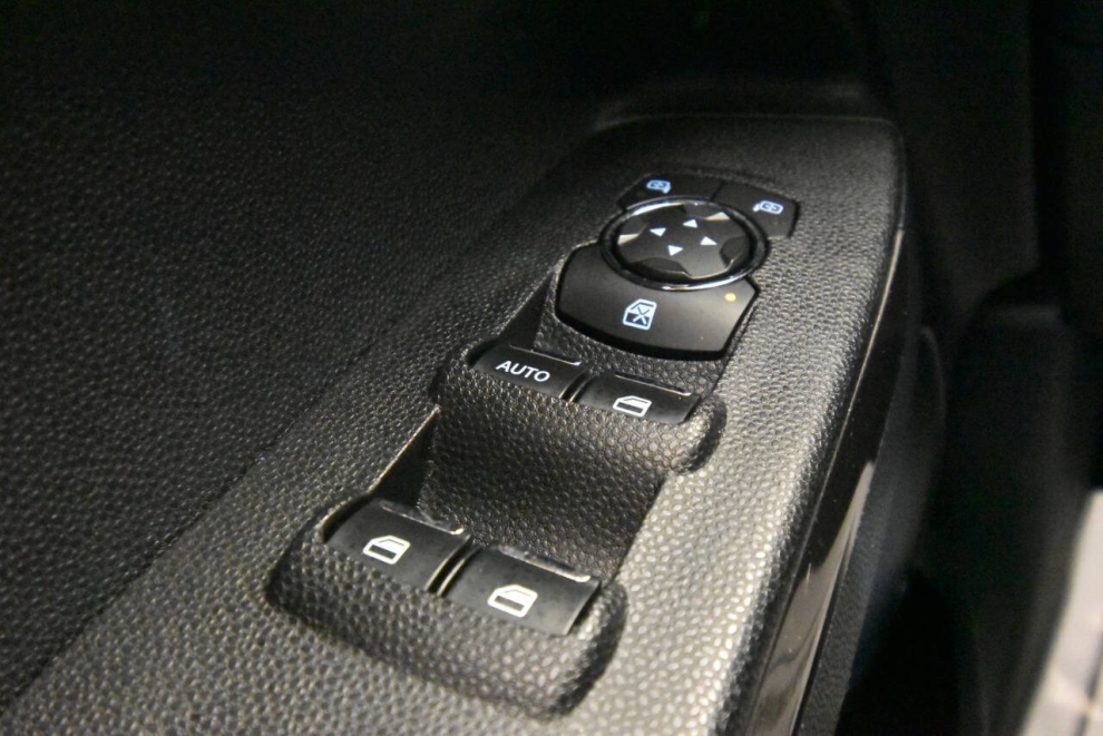 2022 Ford EcoSport SES AWD 4dr Crossover, Silver, Mileage: 51,132 - photo 27