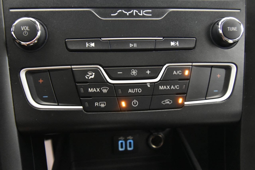 2019 Ford Fusion SE 4dr Sedan, Blue, Mileage: 62,827 - photo 17