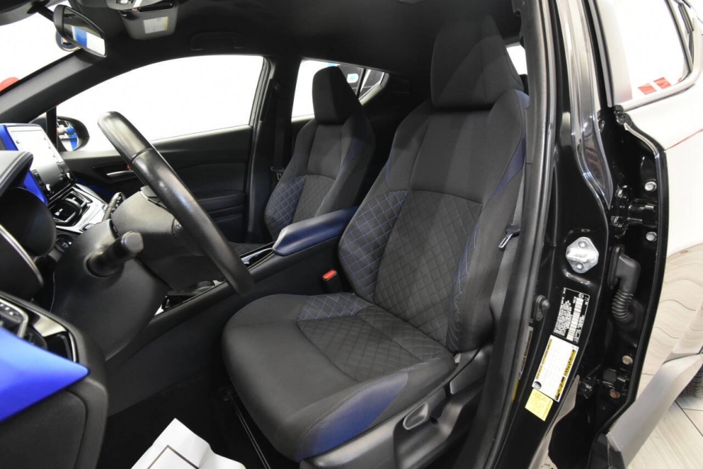 2020 Toyota C-HR XLE, Black, Mileage: 91,339 - photo 10