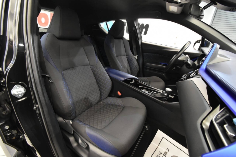 2020 Toyota C-HR XLE, Black, Mileage: 91,339 - photo 14