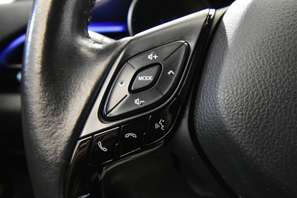 2020 Toyota C-HR XLE, Black, Mileage: 91,339 - photo 19