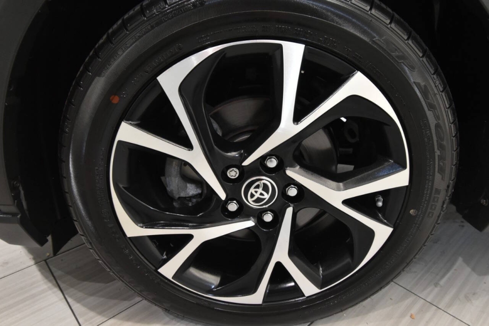 2020 Toyota C-HR XLE, Black, Mileage: 91,339 - photo 8