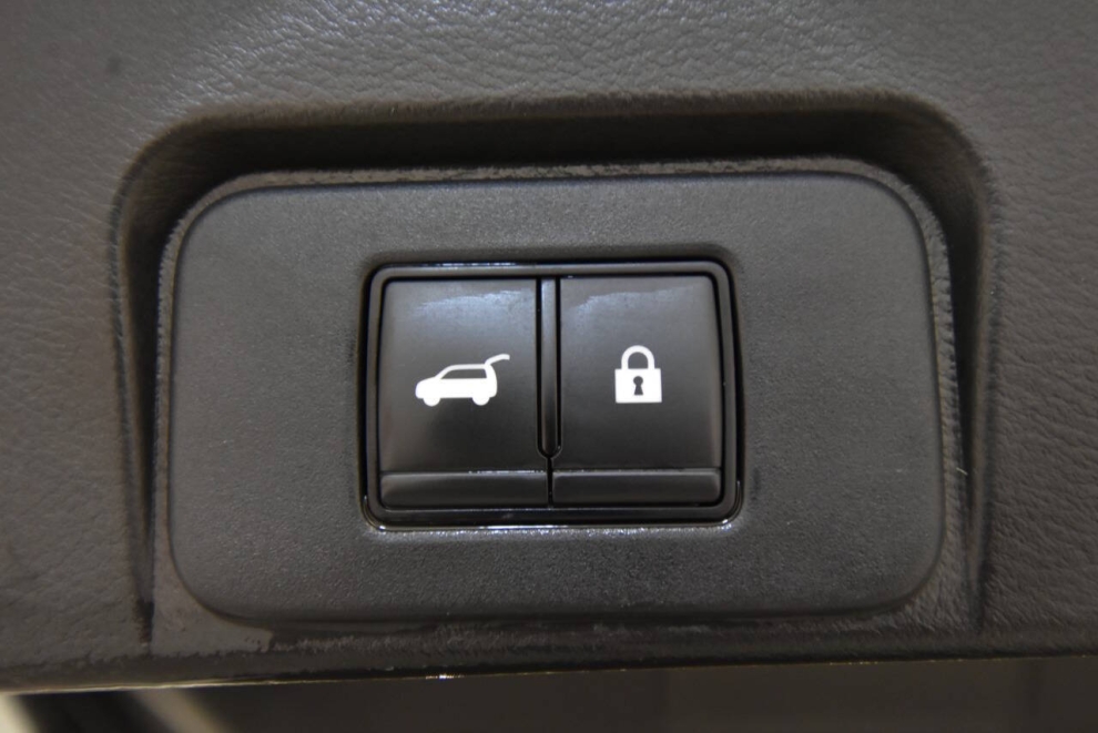 2023 Nissan Rogue SV AWD 4dr Crossover, White, Mileage: 78,761 - photo 31