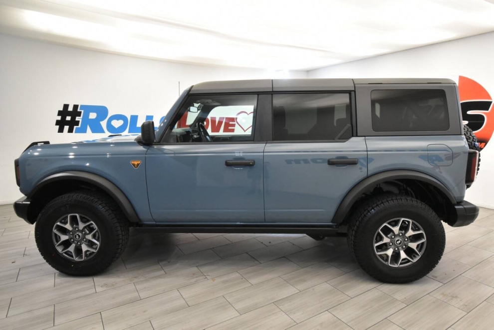 2022 Ford Bronco Badlands Advanced, Blue, Mileage: 73,177 - photo 1