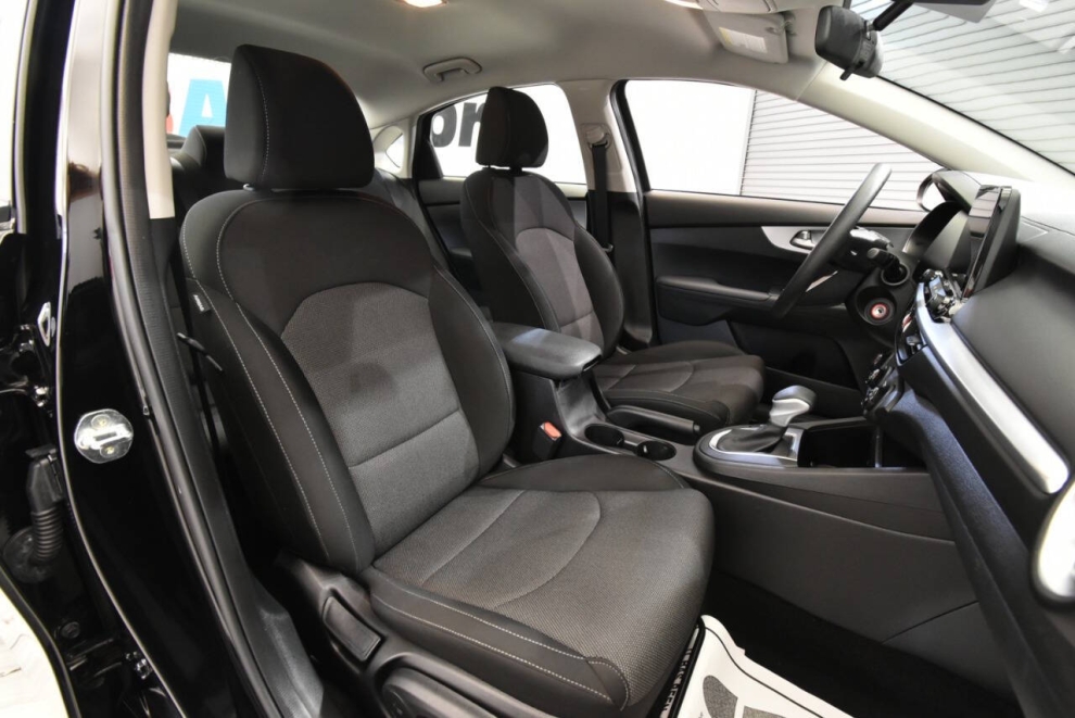 2023 Kia Forte LXS, Black, Mileage: 30,367 - photo 11