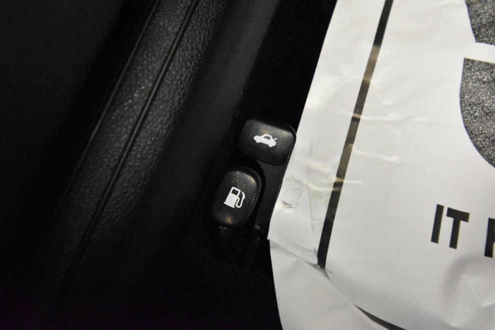 2023 Kia Forte LXS, Black, Mileage: 30,367 - photo 24