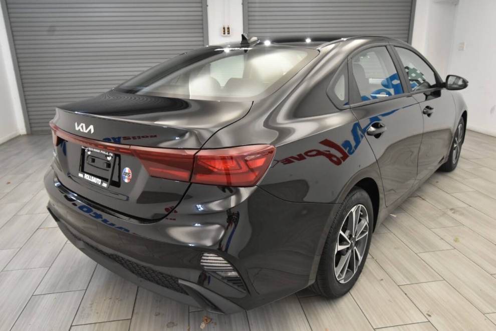 2023 Kia Forte LXS, Black, Mileage: 30,367 - photo 4