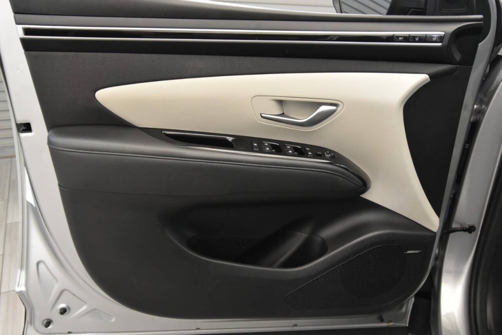 2023 Hyundai Tucson Limited AWD 4dr SUV, Silver, Mileage: 62,237 - photo 10