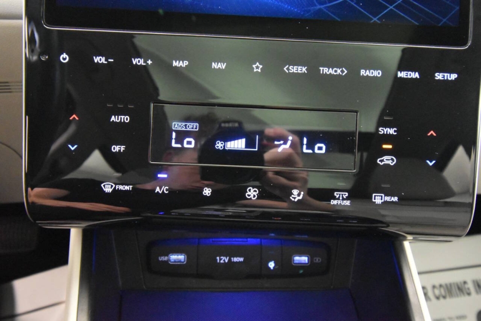 2023 Hyundai Tucson Limited AWD 4dr SUV, Silver, Mileage: 62,237 - photo 18