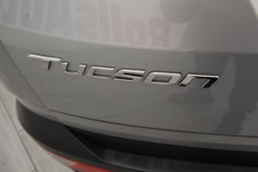 2023 Hyundai Tucson Limited AWD 4dr SUV, Silver, Mileage: 62,237 - photo 28
