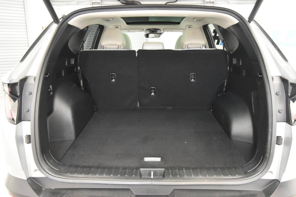 2023 Hyundai Tucson Limited AWD 4dr SUV, Silver, Mileage: 62,237 - photo 30