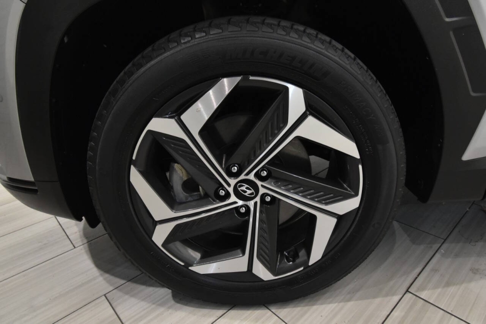 2023 Hyundai Tucson Limited AWD 4dr SUV, Silver, Mileage: 62,237 - photo 8