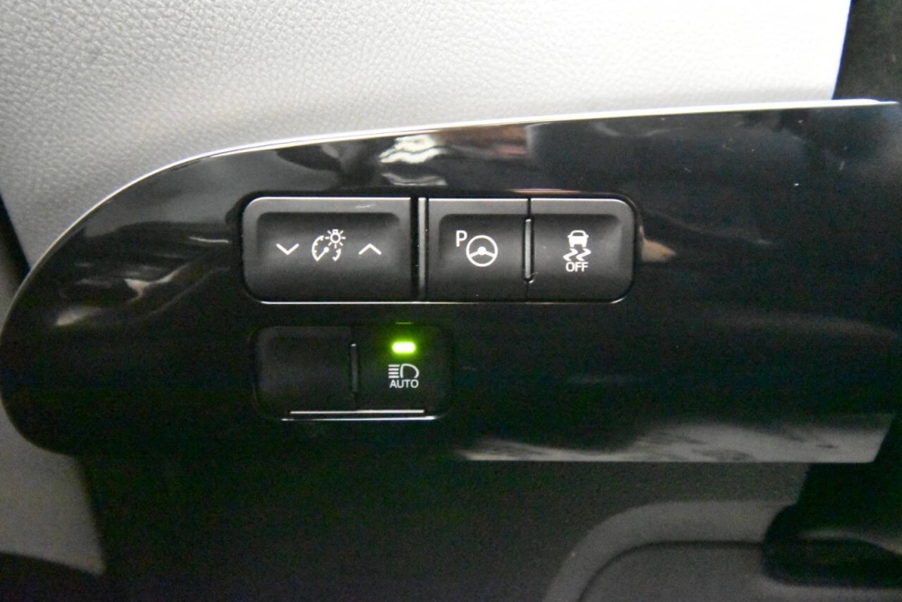 2022 Toyota Prius Nighshade, Black, Mileage: 54,618 - photo 23