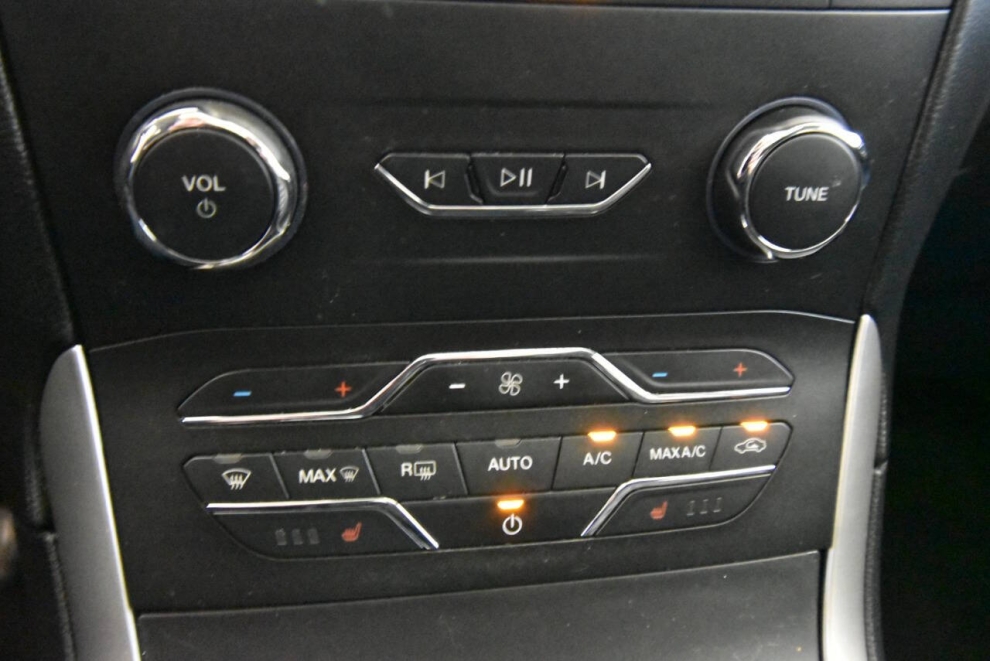 2020 Ford Edge SEL, Black, Mileage: 111,842 - photo 18