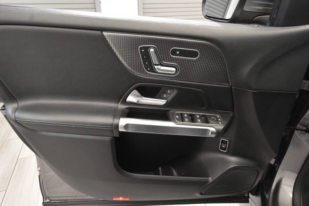 2021 Mercedes-Benz GLB GLB 250 4MATIC AWD 4dr SUV, Gray, Mileage: 26,250 - photo 12