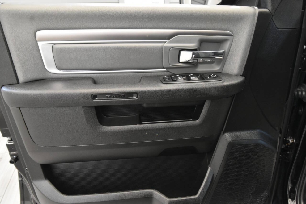 2023 RAM 1500 Classic SLT, Black, Mileage: 60,195 - photo 11