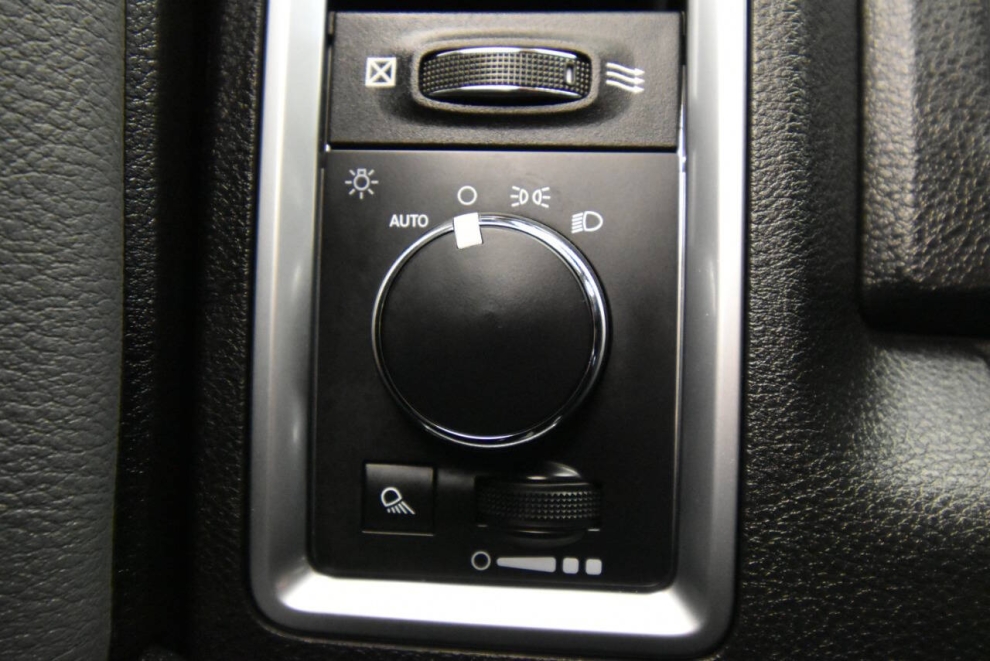 2023 RAM 1500 Classic SLT, Black, Mileage: 60,195 - photo 25