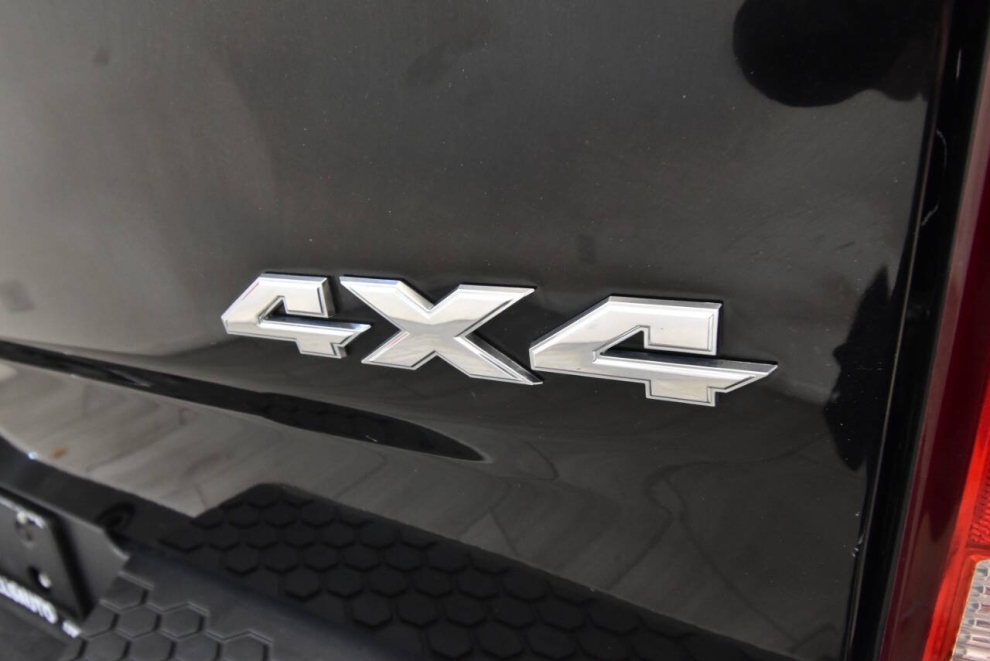 2023 RAM 1500 Classic SLT, Black, Mileage: 60,195 - photo 28