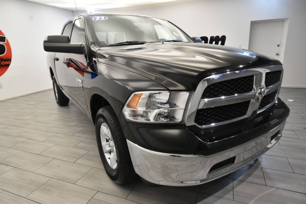 2023 RAM 1500 Classic SLT, Black, Mileage: 60,195 - photo 6
